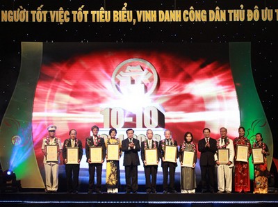 Hình ảnh vinh danh Công dân Thủ đô ưu tú năm trước.