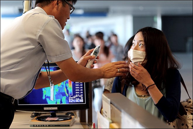 Nhiều nước gấp rút tăng đối phó nguy cơ dịch Ebola lây lan