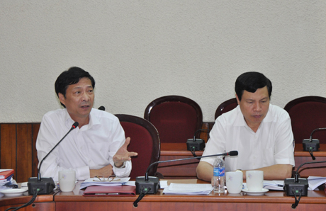 Đồng chí Nguyễn Văn Đọc, Phó Bí thư Tỉnh ủy, Chủ tịch UBND tỉnh tham gia ý kiến tại cuộc họp.