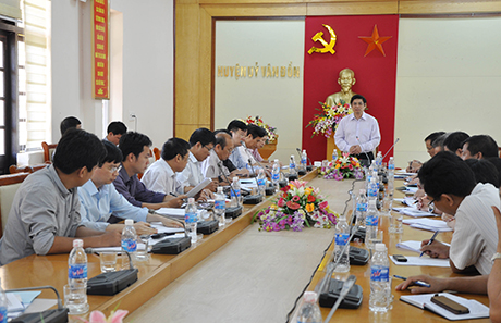 Đồng chí Bí thư Tỉnh ủy kết luận buổi làm việc với lãnh đạo huyện Vân Đồn.
