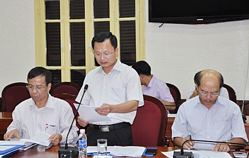 Lãnh đạo huyện Bình Liêu báo cáo Đề án 25 tại cuộc họp.