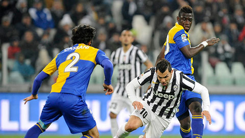 Juventus (giữa) khó có điểm khi làm khách Olympiakos