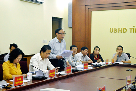 Lãnh đạo BQL Các di tích trọng điểm tỉnh Quảng Ninh báo cáo về tiến độ lập hồ sơ và kế hoạch phối hợp giữa 2 tỉnh tại cuộc họp.