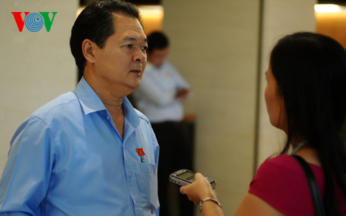 Chuyện phí 'bôi trơn' làm sổ đỏ ở Hà Nội: Đại biểu Quốc hội nói gì?