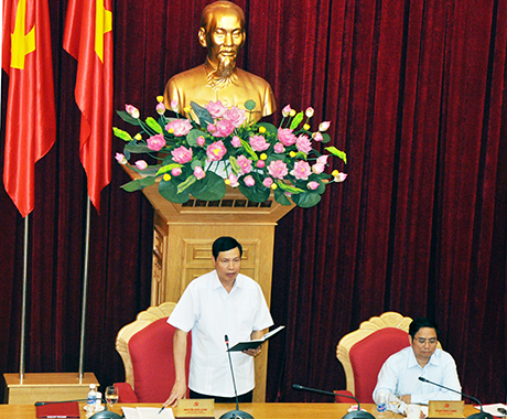 Đồng chí Nguyễn Đức Long, Phó Bí thư Tỉnh ủy, Chủ tịch HĐN D tỉnh phát biểu tại cuộc họp