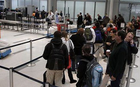 Thắt chặt kiểm tra tại sân bay (ảnh minh họa, nguồn: Reuters)