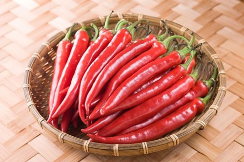 Trong trường hợp món ăn quá cay thì bạn có thể cho thêm chút mật ong hay đường.