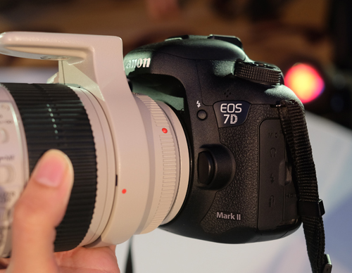 Canon 7D Mark II có giá bán 42,8 triệu đồng ở Việt Nam.