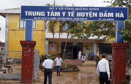 Trung tâm Y tế huyện Đầm Hà bị ảnh hưởng nặng nề sau vụ vỡ đập.