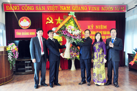 Phó Chủ tịch UBND tỉnh Đặng Huy Hậu chúc mừng MTTQ tỉnh nhân dịp 84 năm thành lập.