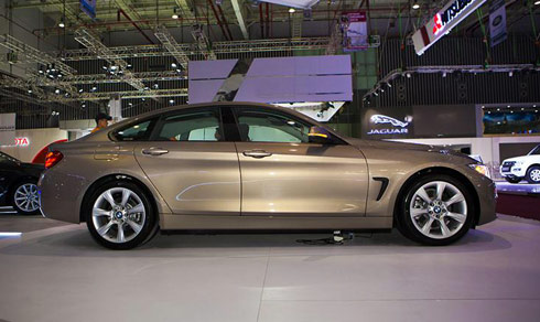 Mẫu xe đầu tiên trong dòng coupe hạng trung được thiết kế 4 cửa của hãng BMW.