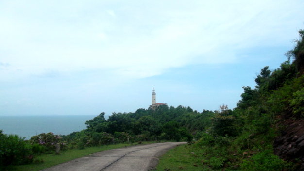 Ngọn hải đăng trên đảo Vĩnh Thực.