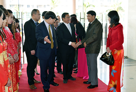 Đoàn đại biểu TP Đông Hưng (Trung Quốc) sang thăm, chúc Tết TP Móng Cái nhân dịp Tết Giáp Ngọ 2014. Ảnh: Phương Thuý