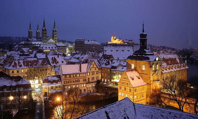 Thị trấn Bamberg, Đức được xây dựng từ năm 902 sau công nguyên. Hiện nay, nơi đây vẫn được bảo tồn hầu như còn nguyên vẹn. Đi dạo trên những con đường trải sỏi trong thị trấn cổ vào ngày đông là một trải nghiệm tuyệt vời cho du khách.