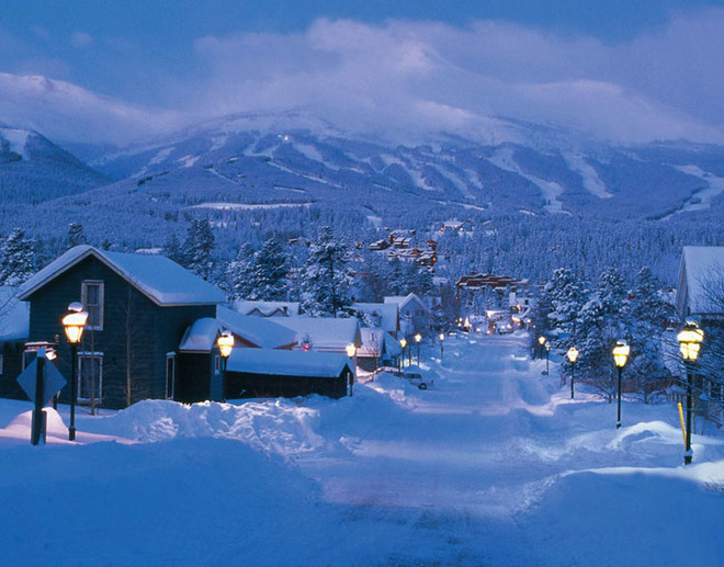 Thị trấn vùng nông thôn Breckenridge, Colorado, Mỹ sở hữu một vẻ đẹp buồn đến nao lòng, đặc biệt là vào mùa đông - khi những mái nhà luôn được phủ dầy bởi tuyết trắng.