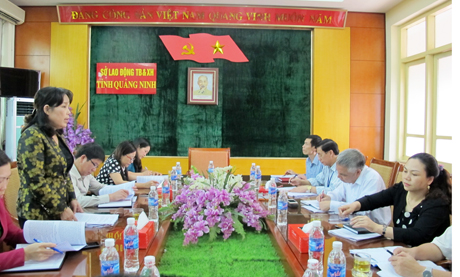 Đồng chí Nguyễn Thị Hồng Oanh, Phó Trưởng Ban Văn hoá-Xã hội, HĐND tỉnh, trưởng đoàn khảo sát phát biểu tại buổi làm việc với Sở LĐ-TB&XH