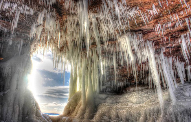 Các hang băng ở công viên quốc gia Apostle Islands National Lakeshore, Wisconsin.