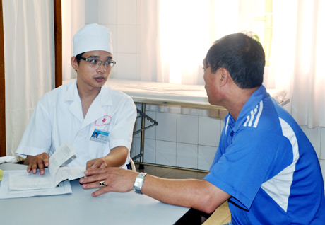 Bệnh nhân viêm gan virus B trong toàn tỉnh được quản lý, theo dõi, phát thuốc tại Phòng khám Bệnh viện Đa khoa tỉnh.