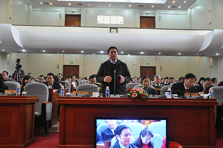 Đồng chí Phạm Minh Chính, Ủy viên T.Ư Đảng, Bí thư Tỉnh ủy phát biểu tại kỳ họp.