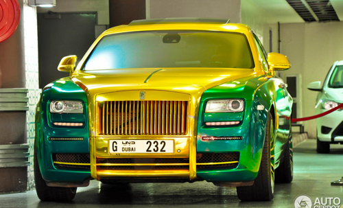 Xuất hiện tại Dubai, chiếc Rolls-Royce Ghost không chỉ chứng tỏ độ chịu chơi mà cả cá tính của chủ nhân vùng Trung Đông.