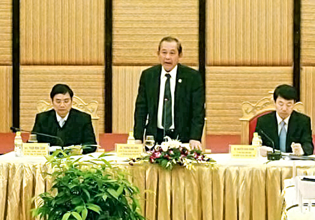 Đồng chí Trương Hòa Bình, Bí thư Trung ương Đảng, Chánh án Tòa án Nhân dân tối cao phát biểu kết luận buổi làm việc