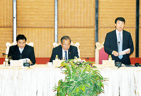 Nguyễn Doãn Khánh, Ủy viên Trung ương Đảng, Phó Trưởng ban Nội chính Trung ương trình bày dự thảo báo cáo kiểm tra tại buổi làm việc