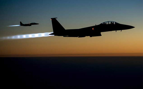 Phi đội Đại bàng F-15E của Mỹ không kích IS (ảnh: Reuters)