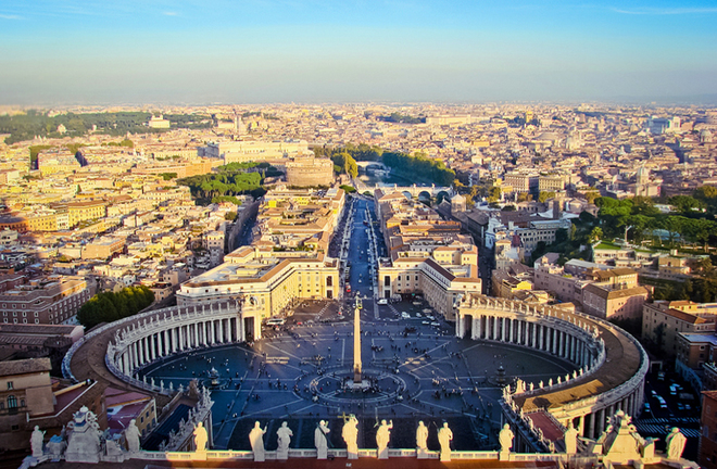 Tòa thánh Vatican, quốc gia nhỏ nhất thế giới nằm gọn trong lòng phố nhìn từ trên cao.