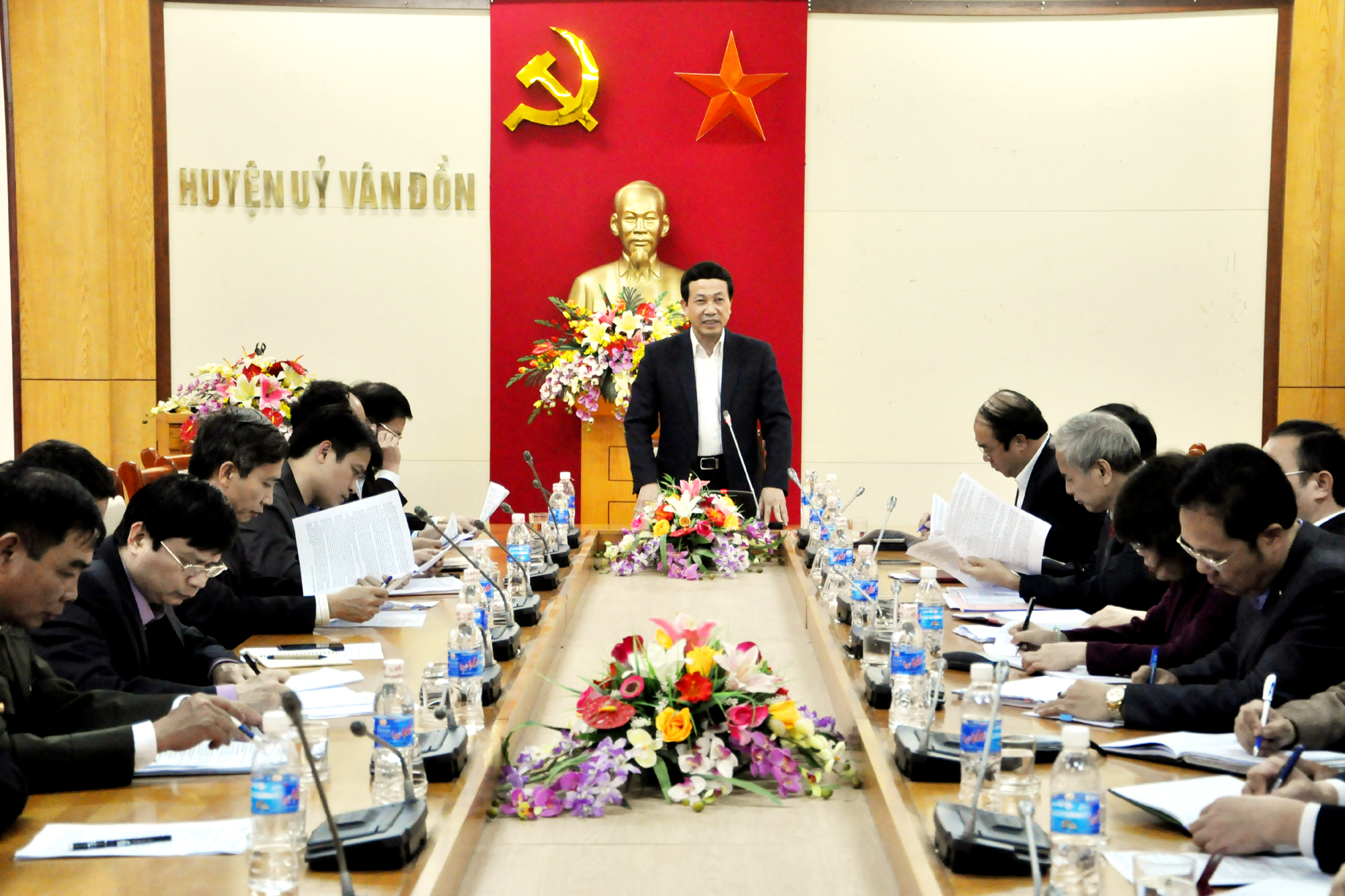  Đồng chí Nguyễn Văn Thành, Phó Chủ tịch UBND tỉnh, Chỉ huy trưởng “Chiến dịch Quang Trung” kết luận buổi làm việc với huyện Vân Đồn.