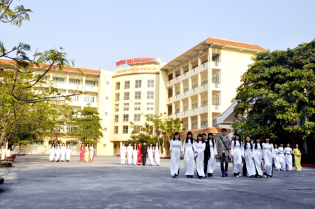 Chính sách thu hút nguồn nhân lực chất lượng cao về làm việc tại Trường Đại học Hạ Long giai đoạn 2015-2017 là một trong những đột phá về cơ chế ưu đãi của tỉnh Quảng Ninh.