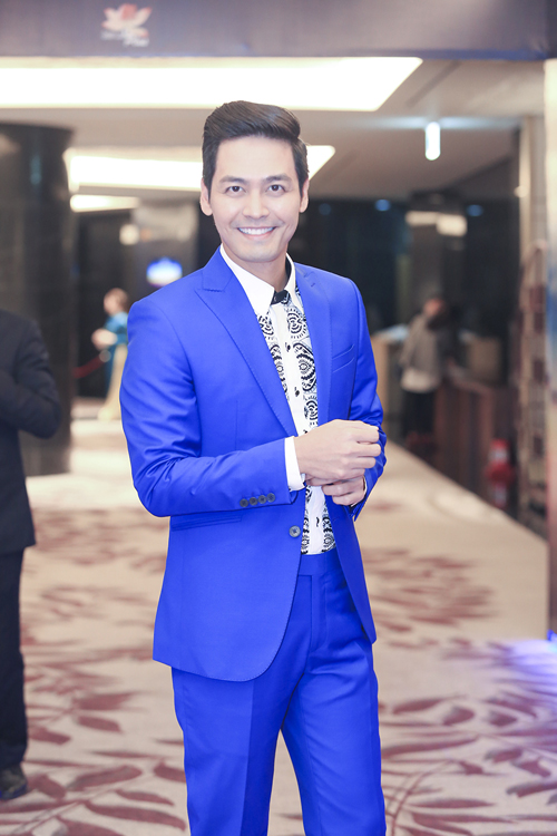 Phan Anh vẫn phong độ dù đã là ông bố ba con.