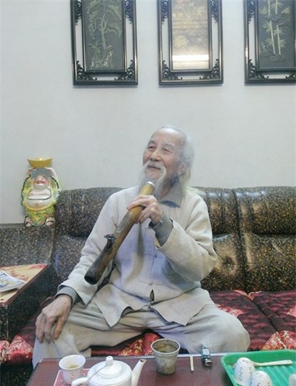 Nghệ sĩ Hồng Chương mang phong thái đạo mạo của một tiên ông hiền lành và phúc hậu.