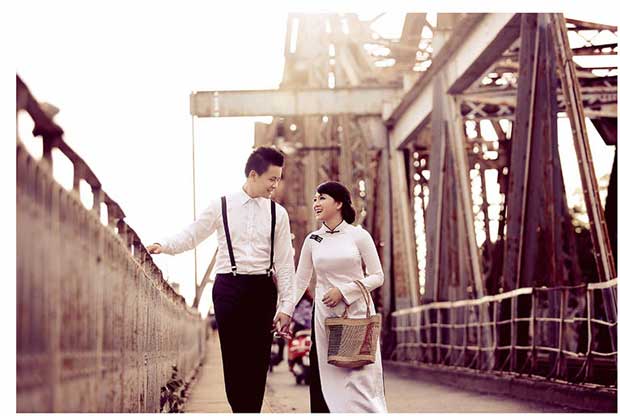 Vẻ đẹp trầm mặc của cầu Long Biên mang đến một địa điểm chụp ảnh Tết tuyệt vời. Ảnh minh họa