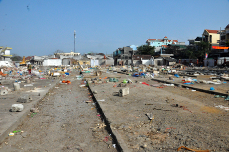 Toàn bộ khu B, C Chợ trung tâm Hải Hà cũ đã tháo dỡ hết các ki ốt.
