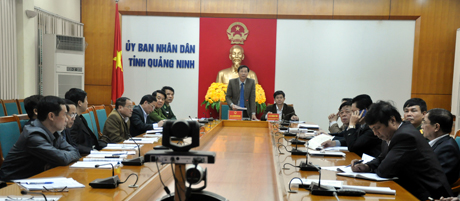 Đồng chí Nguyễn Văn Đọc, Chủ tịch UBND tỉnh phát biểu tại đầu cầu Quảng Ninh.  