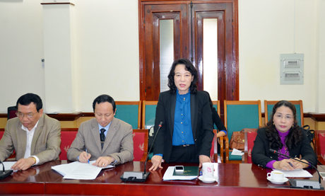 Đồng chí Vũ Thị Thu Thuỷ, Phó Chủ tịch UBND tỉnh phát biểu tại lễ ký kết