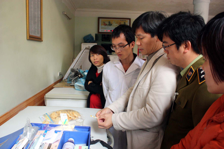 Kiểm tra an toàn vệ sinh thực phẩm đối với sản phẩm chả mực tại Công ty TNHH Đầu tư Phát triển Hoàng Lộc (Quảng Yên) 
