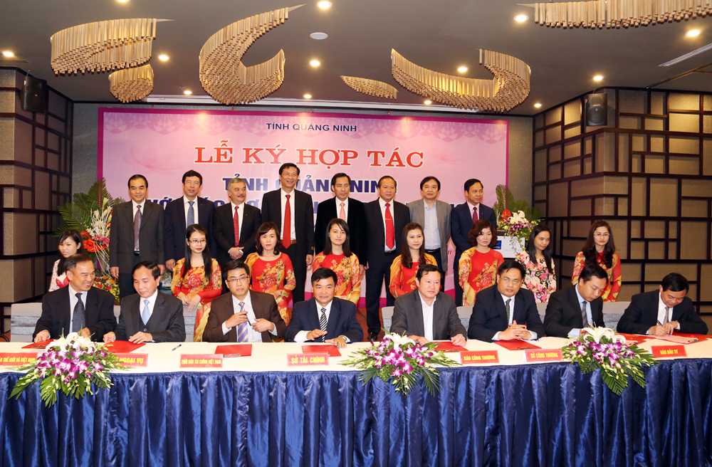 Tỉnh Quảng Ninh ký kết hợp tác tuyên truyền với các cơ quan thông tấn báo chí năm 2015