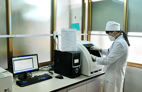 Các kỹ thuật xét nghiệm xác định, định lượng virus, vi khuẩn trên dàn real-time PCR hiện đại của Bệnh viện Đa khoa tỉnh Quảng Ninh.