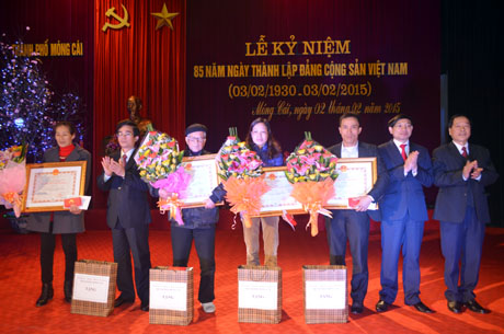 TP Móng Cái tổ chức trao tặng danh hiệu vinh dự Nhà nước 