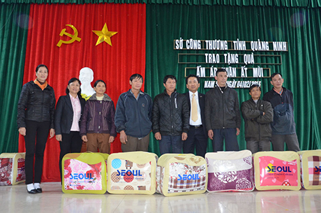 Hội Nạn nhân chất độc da cam tỉnh tặng quà Tết cho 15 nạn nhân chất độc da cam trên địa bàn huyện Ba Chẽ.