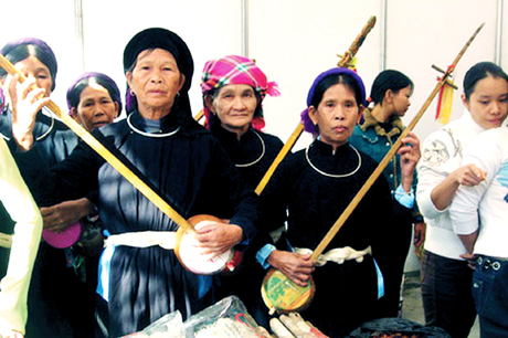 Đàn tính - nhạc cụ gắn liền với đời sống văn hoá của người Tày ở Bình Liêu.