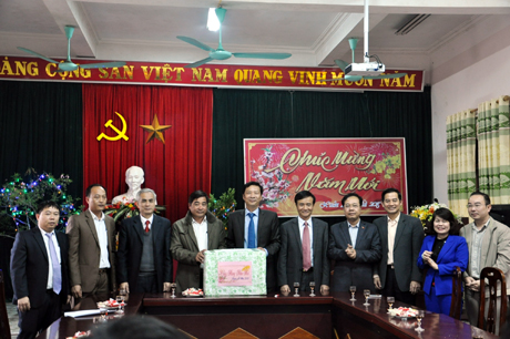 Chủ tịch UBND tỉnh Nguyễn Văn Đọc thăm và chúc tết tại Vân Đồn và TP Hạ Long