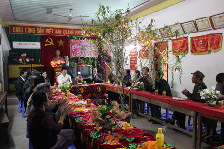 Văn nghệ “cây nhà lá vườn” đón giao thừa tại nhà văn hoá thôn Xóm Nương xã Tiên Lãng (Tiên Yên)