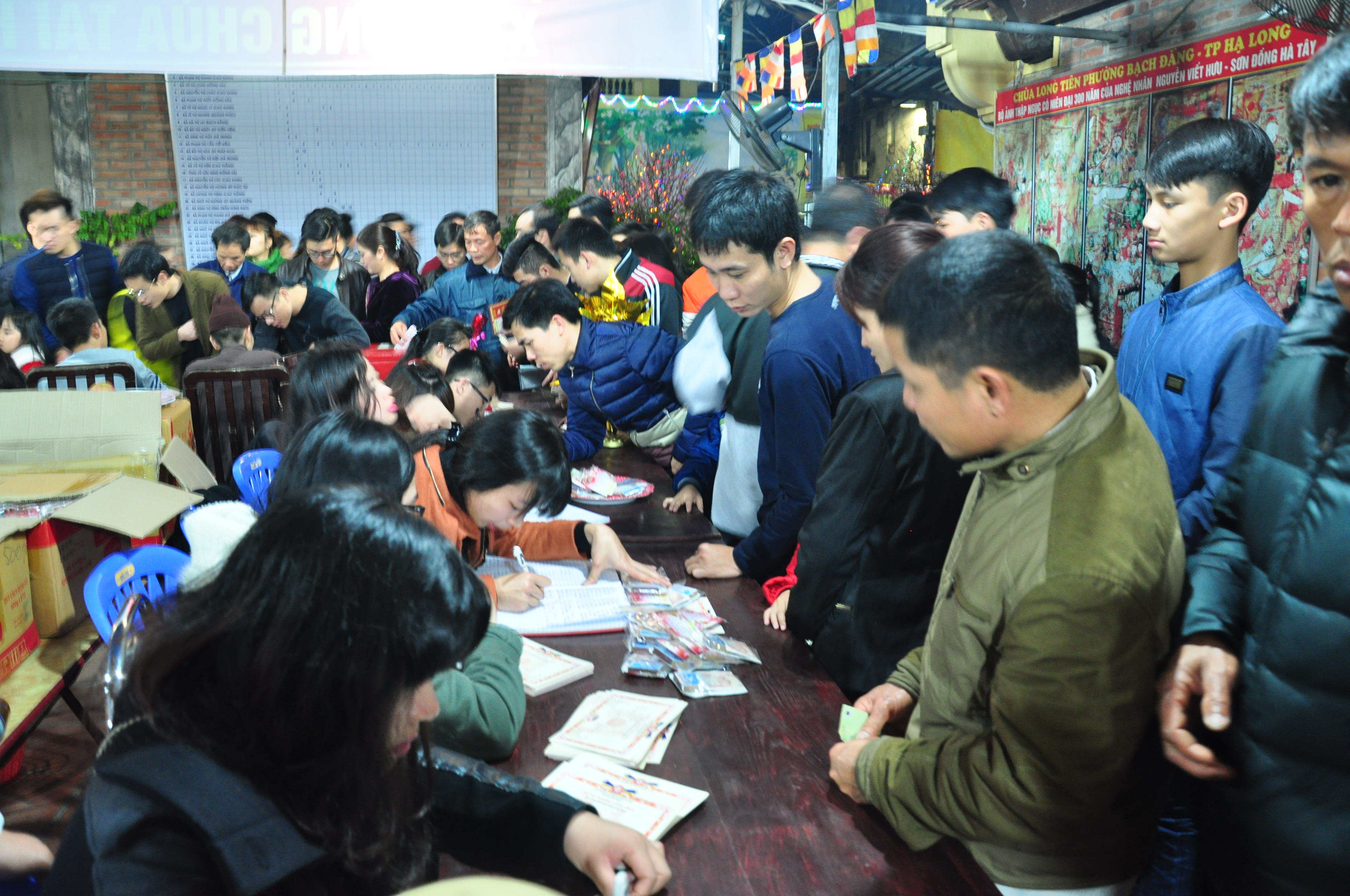 Thành tâm công đức đầu năm