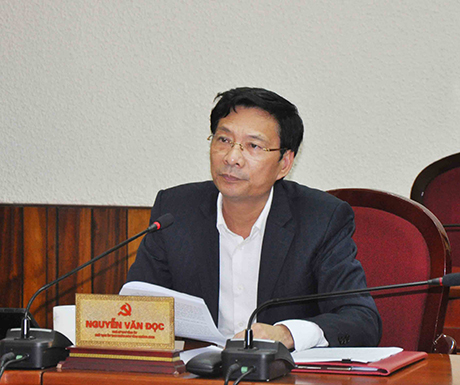 Đồng chí Nguyễn Văn Đọc, Phó Bí thư Tỉnh ủy, Chủ tịch UBND tỉnh tham gia ý kiến tại cuộc họp