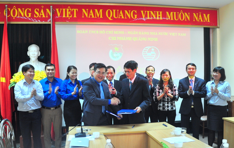 Lãnh đạo Tỉnh Đoàn và Ngân hàng Nhà nước Việt Nam chi nhánh Quảng Ninh ký kết chương trình phối hợp giữa hai đơn vị.