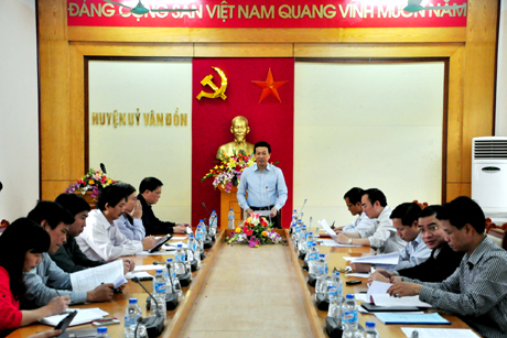 Đồng chí Nguyễn Văn Thành, Phó Chủ tịch UBND tỉnh, Chỉ huy trưởng “Chiến dịch Quang Trung” chủ trì buổi kiểm điểm.