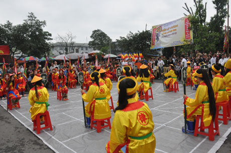 Các hoạt động thể thao, văn hóa diễn ra trong Lễ khai hội Đền Cửa Ông cũng thu hút đông đảo du khách tham gia cổ vũ
