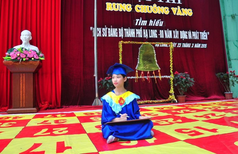 Thí sinh Nguyễn Đỗ Hương Giang (lớp 4A4) xuất sắc vượt qua 15 câu hỏi đầu tiên của hội thi.